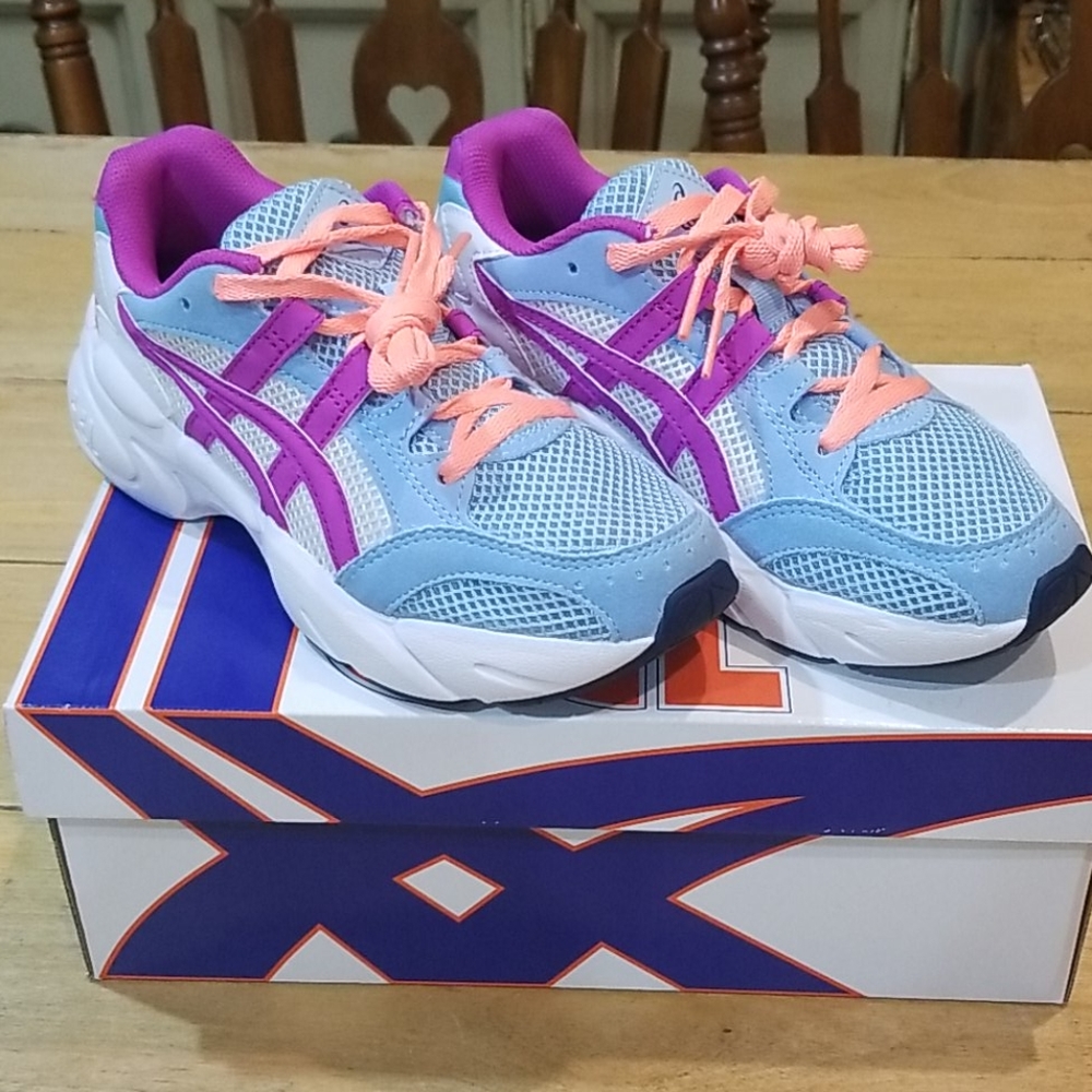 NWOT!!! Asics size 3 or 3.5 Sneakers